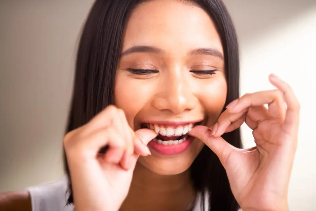 niềng răng sau bao lâu thì ăn uống bình thường